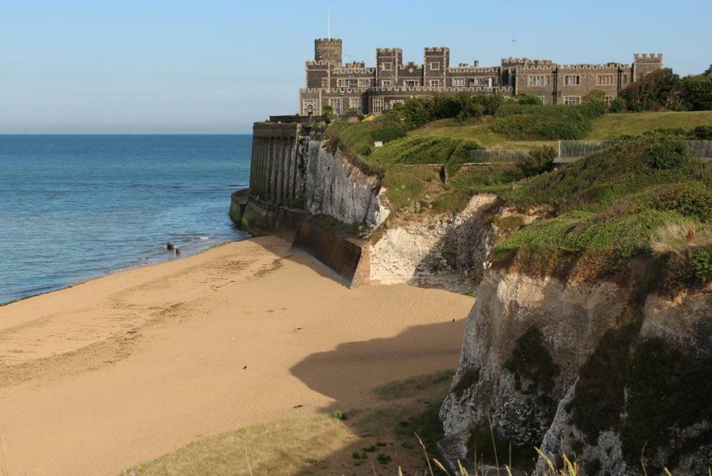 Picturesque Seaside Cottage Next To Viking Bay - Broadstairs Extérieur photo